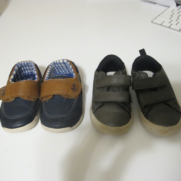Bundle of 2 Boys Carter's Shoes Size 5 GUC - Picture 2 of 5